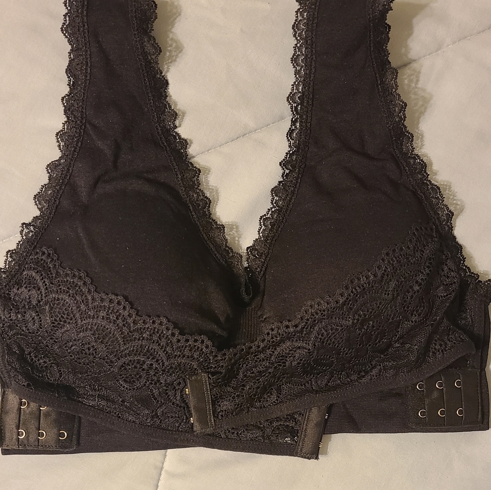 Comfortable, Adjustable Bra - Picture 2 of 4